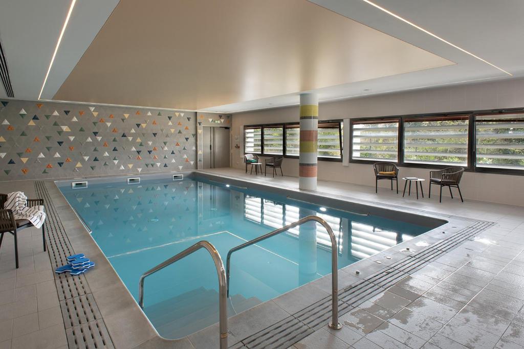 Piscine Intérieure Hôtel Spa DOMITYS LES TOURMALINES Carpentras