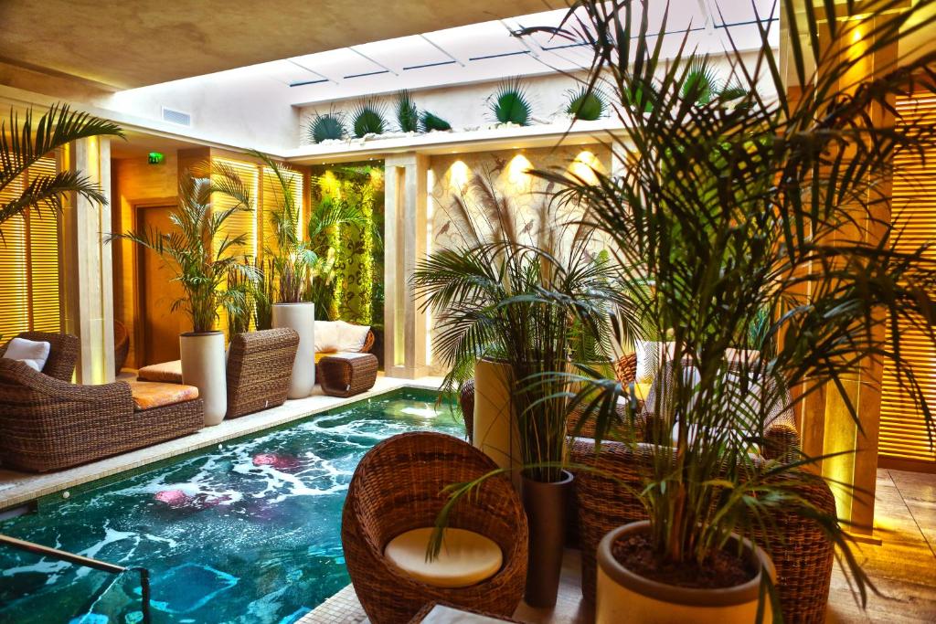 Piscine Intérieure Hôtel Spa Hostellerie La Farandole Sanary-sur-Mer