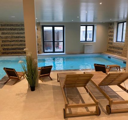 Piscine Intérieure Hôtel Spa LA TOUR AUX CRABES près de la plage Dieppe