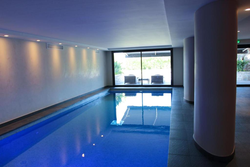 Piscine Intérieure Hôtel Spa Le Daya Hôtel Roquebrune-sur Argens