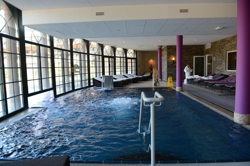 Piscine Intérieure Hôtel Spa Les Violettes & BW Premier Collection Jungholtz