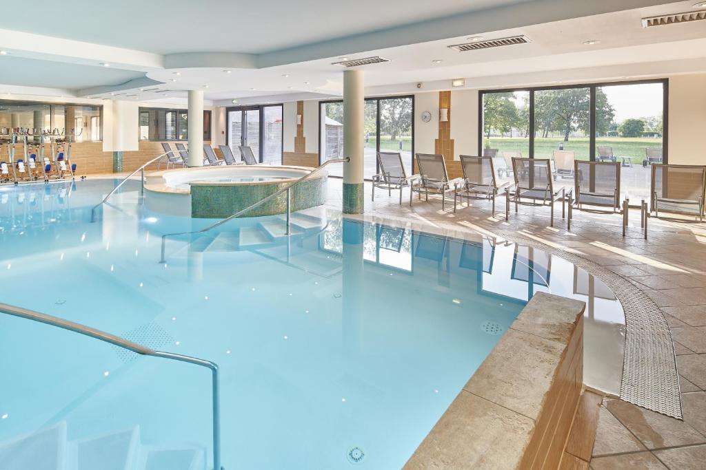 Piscine Intérieure Hôtel Spa Vacances Bleues La Villa du Lac - Genève - Divonne Les Bains