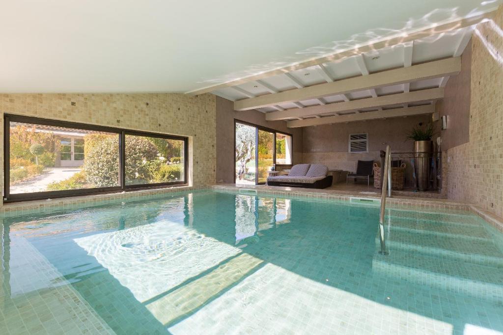 Piscine Intérieure Hôtel Spa à Forcalquier La Bastide Saint Georges & Spa