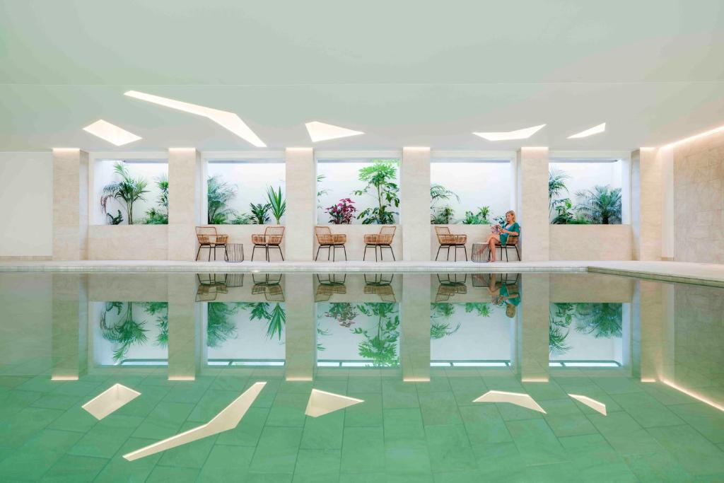 Piscine Intérieure Hôtels Helios - Ile des Embiez Spa Six-Fours-les-Plages Piscine Intérieure Hôtels Helios - Ile des Embiez Spa Six-Fours-les-Plages