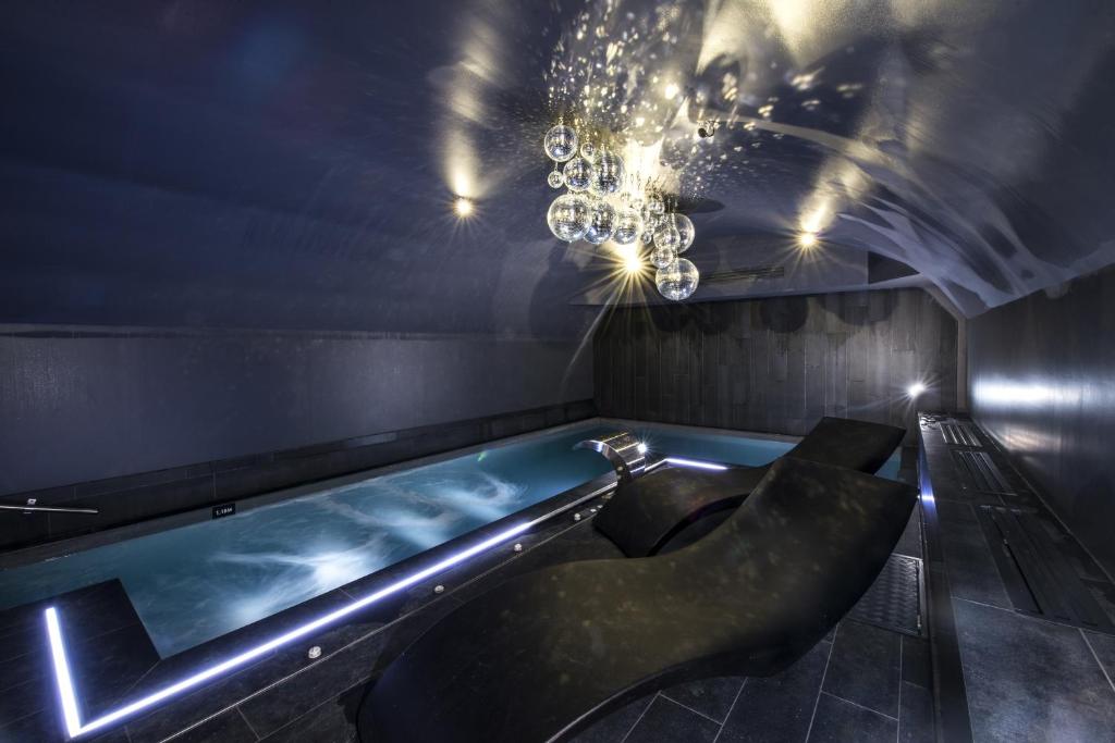 Piscine Intérieure Hôtels Spa Centre-ville de Dijon Vertigo | a Member of Design Hôtels™ Piscine Intérieure Hôtels Spa Centre-ville de Dijon Vertigo | a Member of Design Hôtels™
