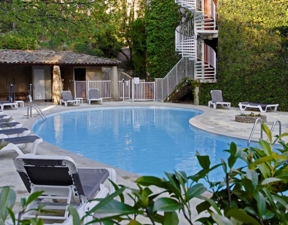 Piscine Intérieure Hôtels Spa à Gréoux-les-Bains Villa Borghese, The Originals Relais