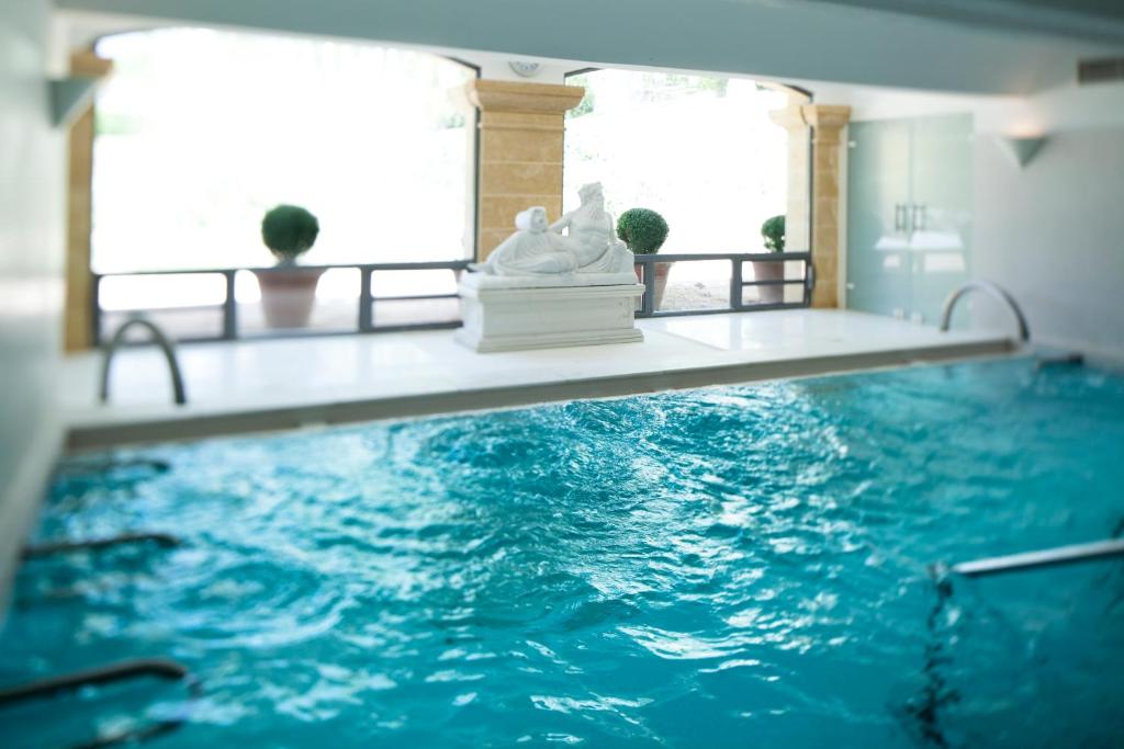Piscine Intérieure Le Mas de La Crémaillère Hôtels Spa à Gréoux-les-Bains