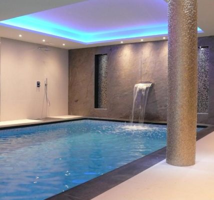 Piscine Intérieure Les Criquets Hôtel Restaurant Spa Blanquefort