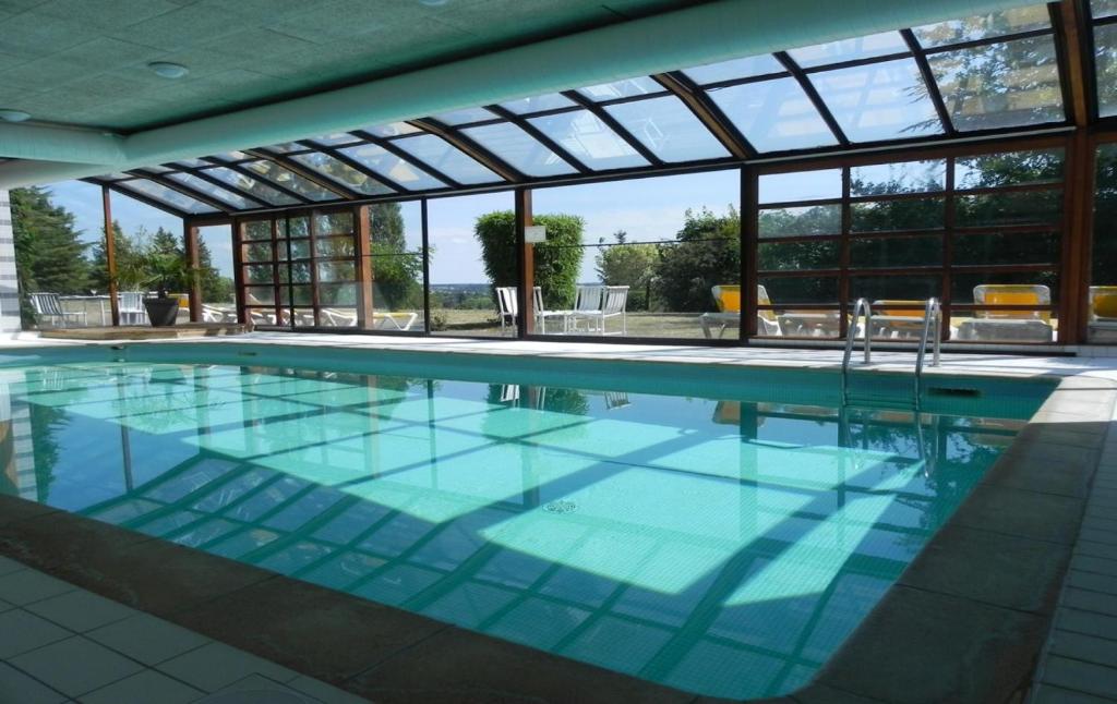 Piscine Intérieure Logis Luccotel Cosy Hôtels Spa à Loches Piscine Intérieure Logis Luccotel Cosy Hôtels Spa à Loches