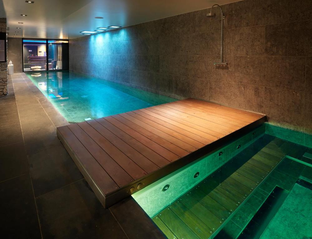 Piscine Intérieure M de Megève Spa