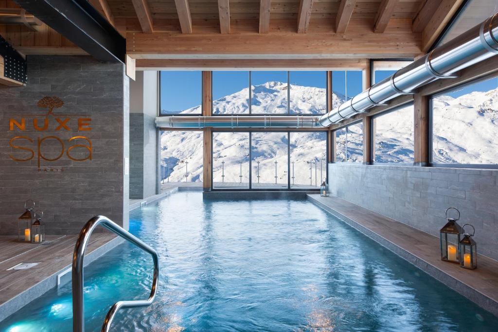 Piscine Intérieure Ours Blanc Hôtel & Spa à Les Menuires Piscine Intérieure Ours Blanc Hôtel & Spa à Les Menuires