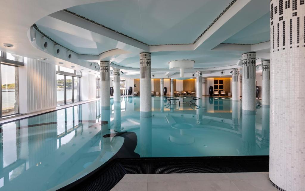 Piscine Intérieure Spa à Saint-Jean-de-Luz Hôtel & Hélianthal by Thalazur
