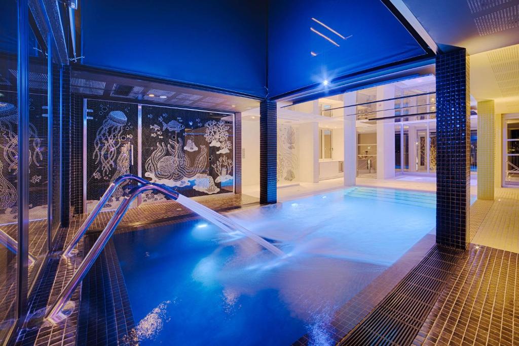 Piscine Intérieure nhow Marseille Hôtels Spa à Marseille