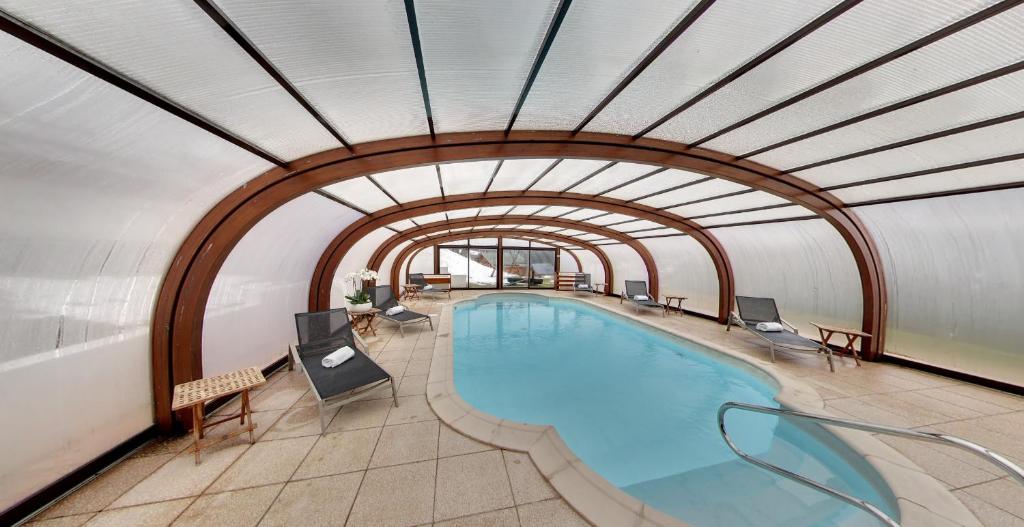 Piscine Intérieuren Fleur De Neige Hôtel Spa à Châtel Piscine Intérieuren Fleur De Neige Hôtel Spa à Châtel