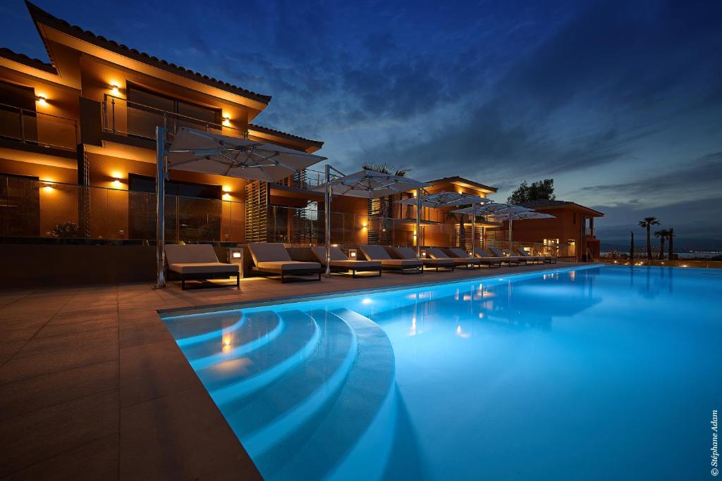 Piscine Kube Saint-Tropez Hôtel & Spa à Saint-Tropez