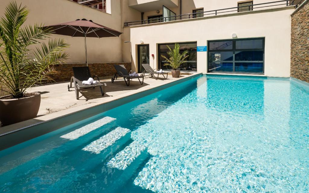 Piscine Lagrange Vacances Les Patios Eugénie Hôtel Spa à Côte Basque