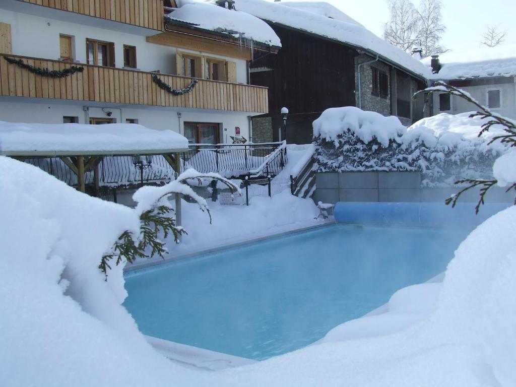 Piscine Loc'Hôtel Alpen Sports Spa à Les Gets Piscine Loc'Hôtel Alpen Sports Spa à Les Gets