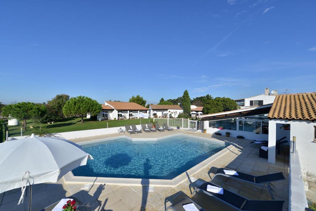 Piscine Mas de la Grenouillère Hôtels Spa à Les Saintes-Maries-de-la-Mer