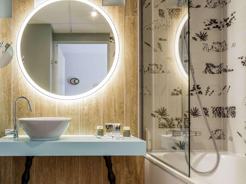 Salle de bains Hôtel Spa Mercure Orléans Portes de Sologne Ardon Salle de bains Hôtel Spa Mercure Orléans Portes de Sologne Ardon