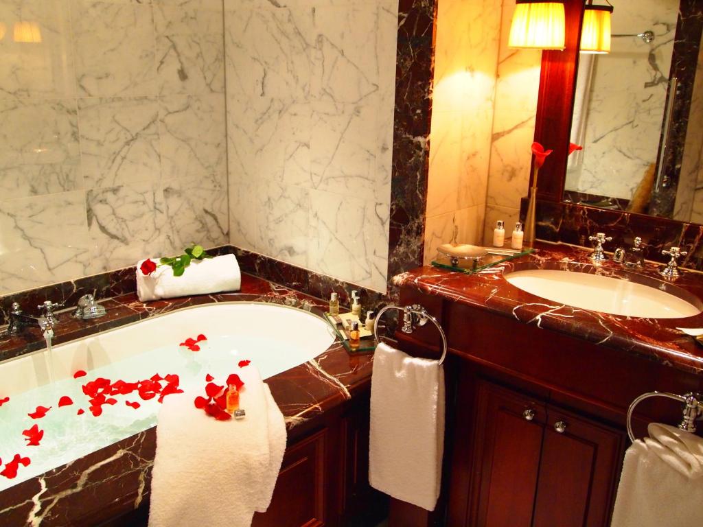Salle de bains InterContinental Bordeaux Le Grand Hôtel, an IHG Hôtel à Centre de Bordeaux Salle de bains InterContinental Bordeaux Le Grand Hôtel, an IHG Hôtel à Centre de Bordeaux