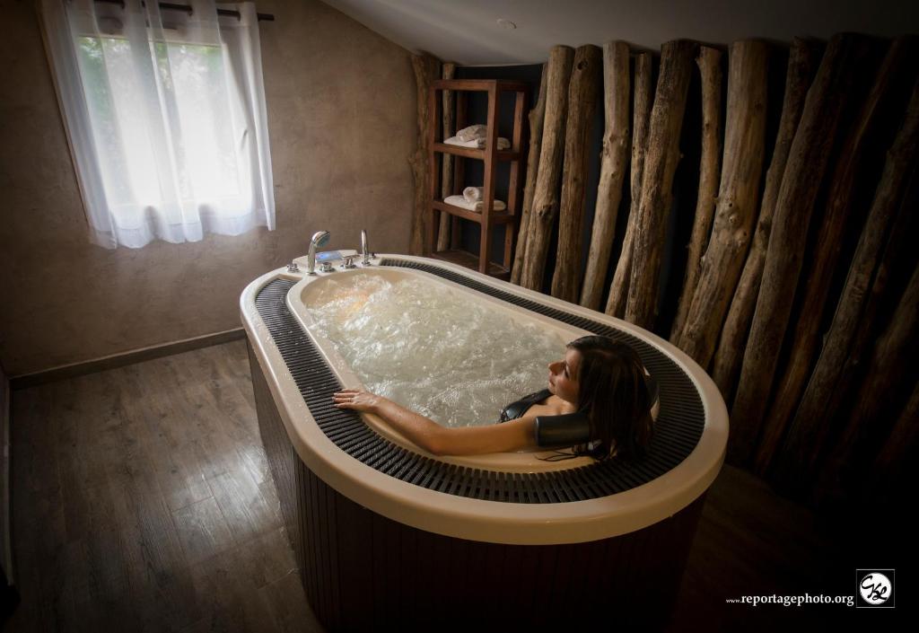Salle de bains Le Belvédère Hôtel et Bien être Lauzerte Spa Salle de bains Le Belvédère Hôtel et Bien être Lauzerte Spa