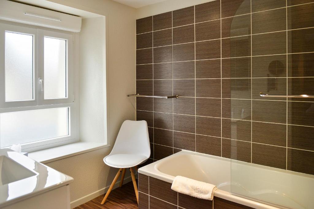 Salle de bains Logis Hôtel Au Site Normand Clécy Spa