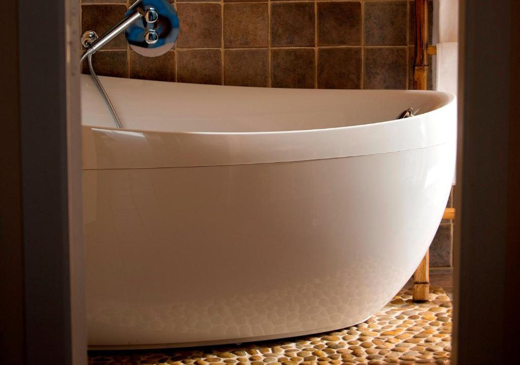 Salle de bains Piscine Hôtel Les Frères Ibarboure Spa Bidart