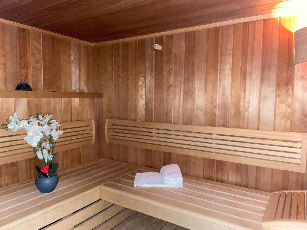 Sauna Calme Des Pins & Spa Hôtels Spa à Les Sables dʼOlonne Sauna Calme Des Pins & Spa Hôtels Spa à Les Sables dʼOlonne