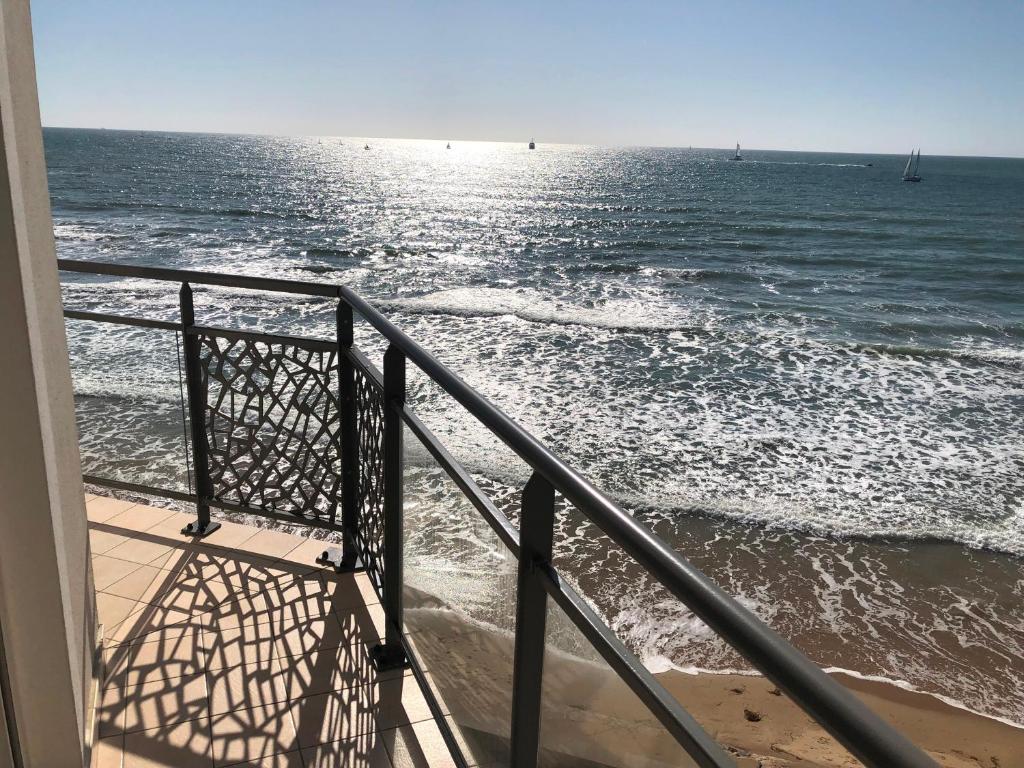 extérieure Hôtels & Spa Les Roches Noires Spa à Les Sables dʼOlonne extérieure Hôtels & Spa Les Roches Noires Spa à Les Sables dʼOlonne